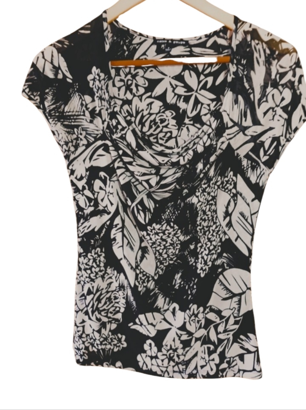 Cable & Gauge Sleeveless Top with Shrugged Neckline Black & White Size S